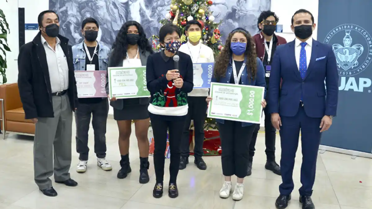 La Rectora Lilia Cedillo Ramírez entregó premios a los ganadores del concurso “Apantálla-te”
