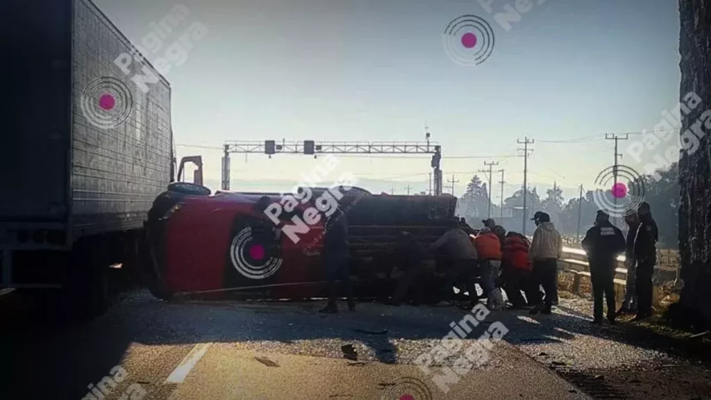 La volcadura de una camioneta dejó cuatro personas lesionadas en la autopista Puebla-Orizaba