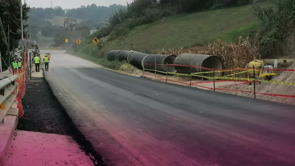 Reabren carretera federal en Tlatlauquitepec, a 3 meses de la formación del socavón