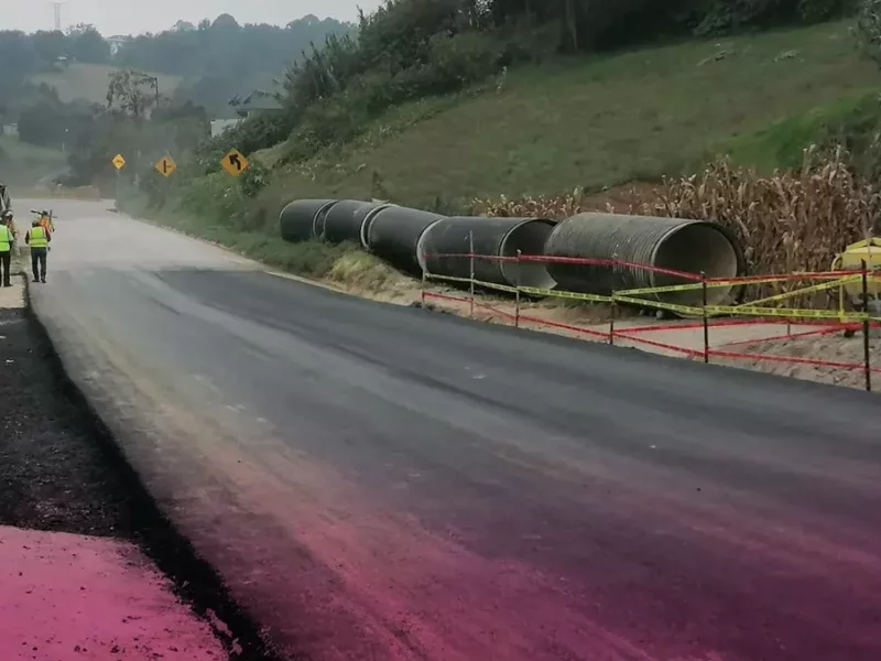 Reabren carretera federal en Tlatlauquitepec, a 3 meses de la formación del socavón