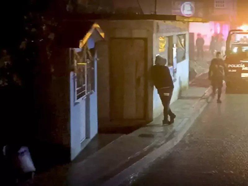 Ejecutan 3 mujeres dentro de un bar en Hueytamalco; dejan narcomensaje