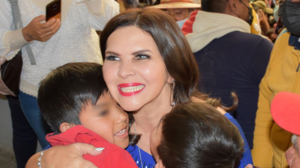 Norma Layón realiza entrega de la canasta del bienestar diciembre 2022