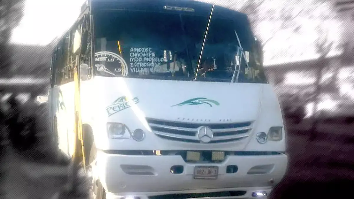 Sujetos armados asaltan a pasajeros de una ruta Pericos en Amozoc.