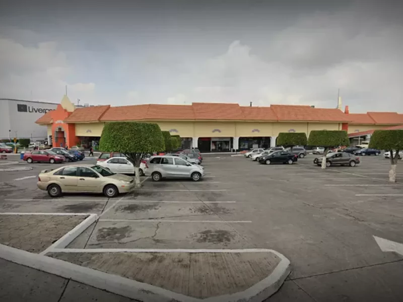 Denuncian abusos y robos en el estacionamiento de Plaza Cristal