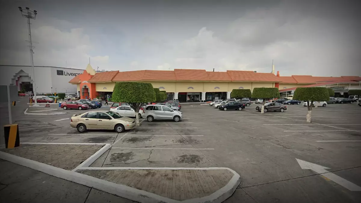 Denuncian abusos y robos en el estacionamiento de Plaza Cristal