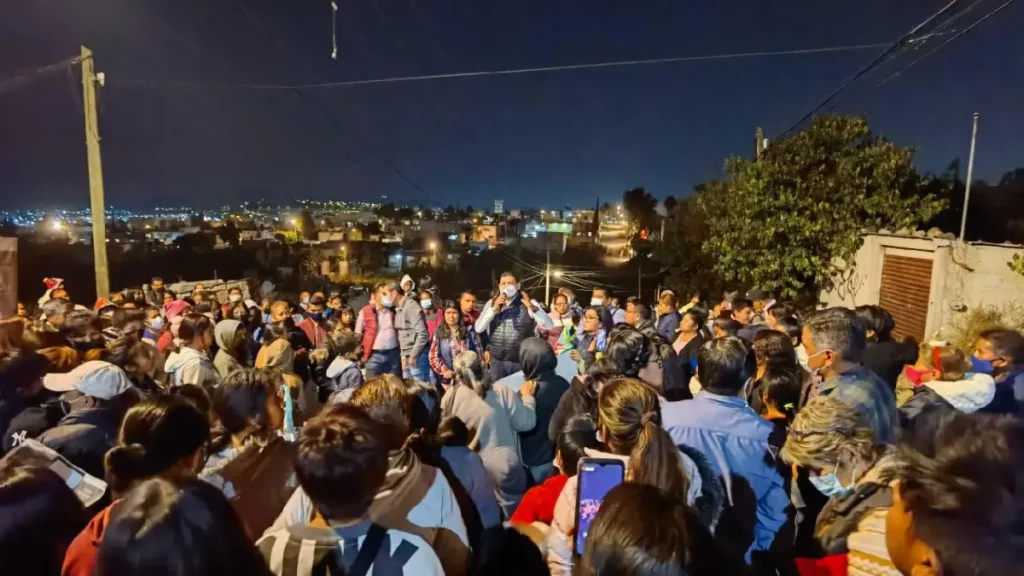 Convive el senador Armenta con familias poblanas en el marco de las posadas