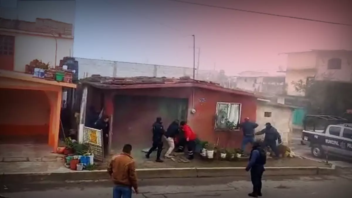 Amarga Navidad: Golpeó a su esposa y quiso matar a sus 2 hijos en Tlatlauquitepec