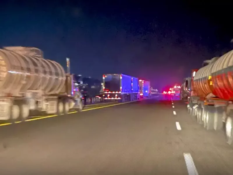 Carambola en la autopista México-Tuxpan deja 2 personas muertas.