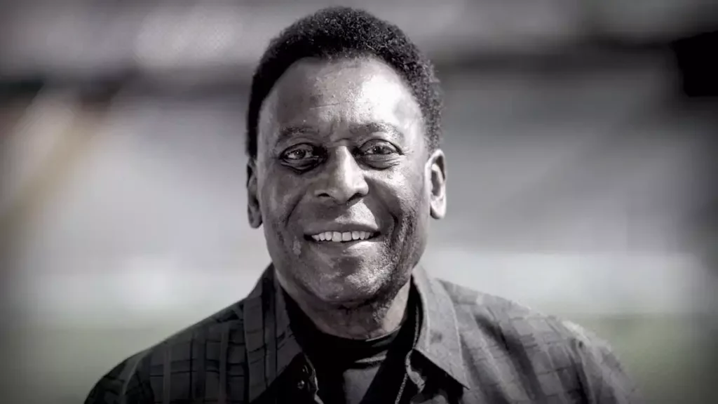 “El Rey” Pelé, ganador de tres Copas del Mundo, muere a los 82 años.