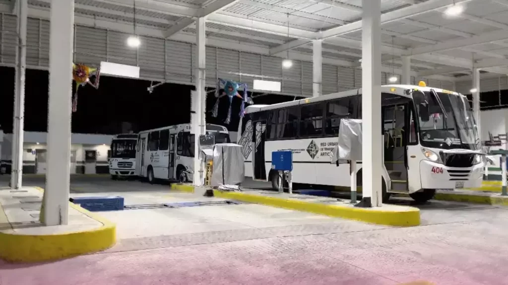 Alimentadoras de RUTA hacen verificación vehicular en la noche; tienen últimos días
