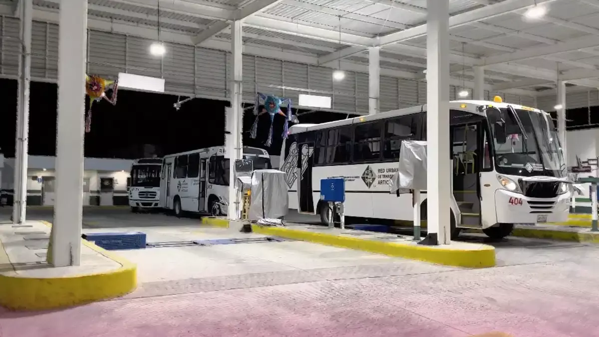 Alimentadoras de RUTA hacen verificación vehicular en la noche; tienen últimos días