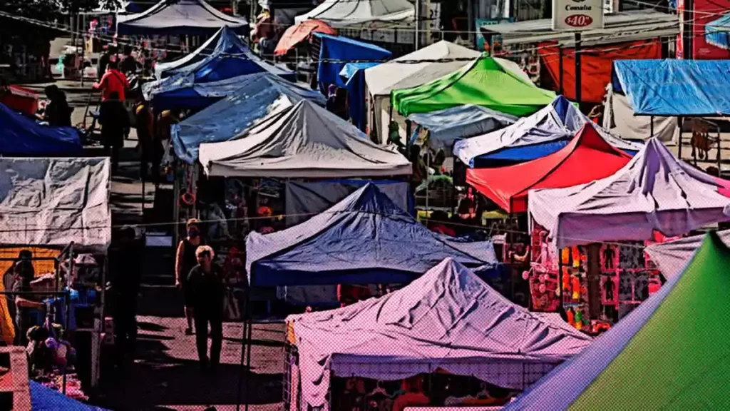 Venden clandestinamente lugares en tianguis de La Margarita por Día de Reyes