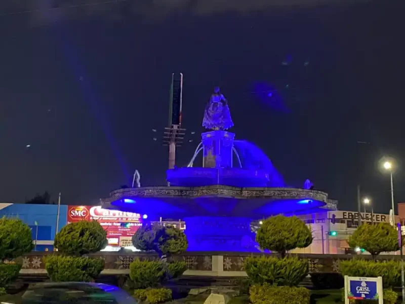Ayuntamiento de Puebla ilumina de azul las principales fuentes con motivo de fiestas navideñas