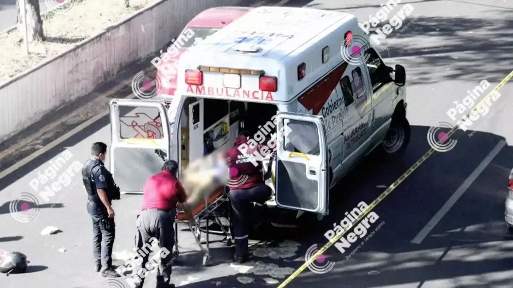 En dos accidentes, tres motociclistas resultan lesionados en Puebla.