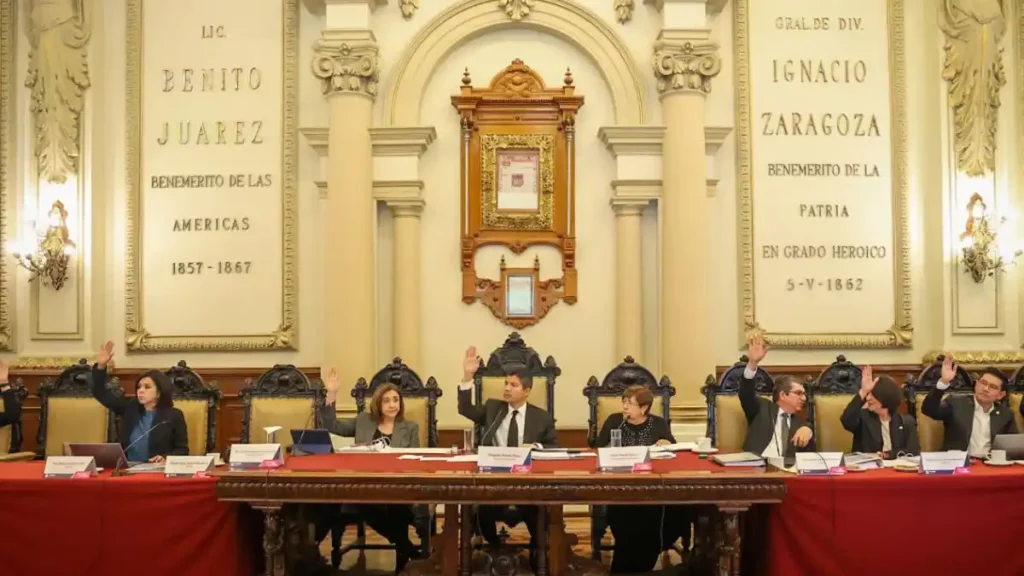 Regula Cabildo actividad comercial de salones sociales