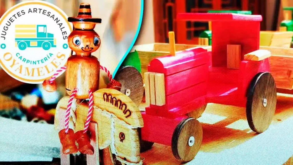 Luis Fernando lleva 13 años elaborando juguetes tradicionales en Oyameles, Puebla