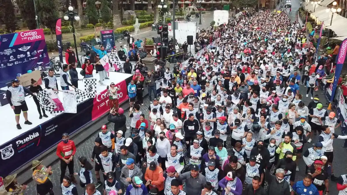 Más de dos mil 500 participantes de Puebla, México y el mundo participan en el 1er. Medio Maratón de Puebla
