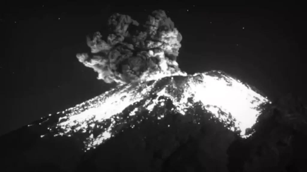 Explosión del volcán Popocatépetl despierta a Puebla el Día de Reyes.