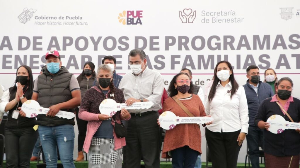 Ariadna Ayala recibe a Sergio Salomón Céspedes en gira por Atlixco.