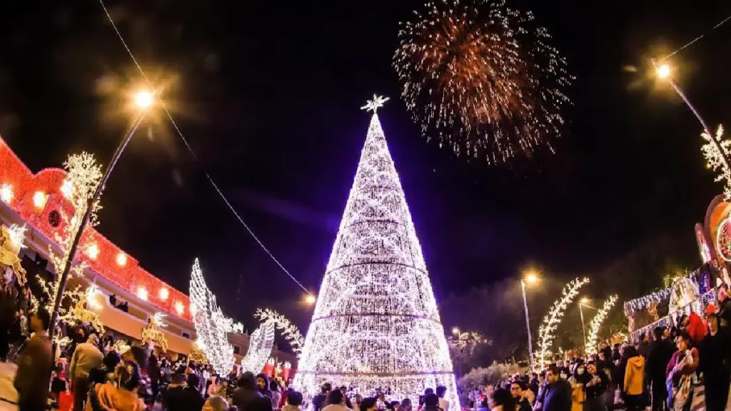 Navidad con rumbo ilumina el zócalo de San Andrés Cholula
