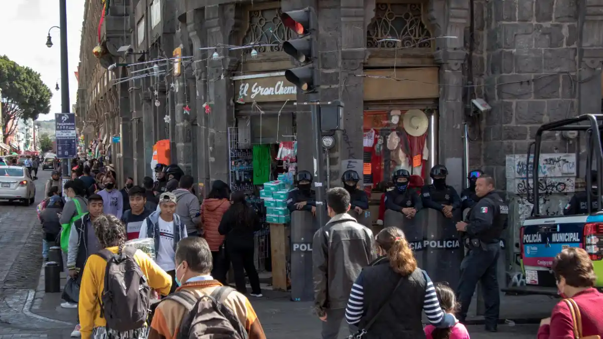 Gobernación Municipal realiza operativo en el centro histórico de Puebla para inhibir el comercio informal