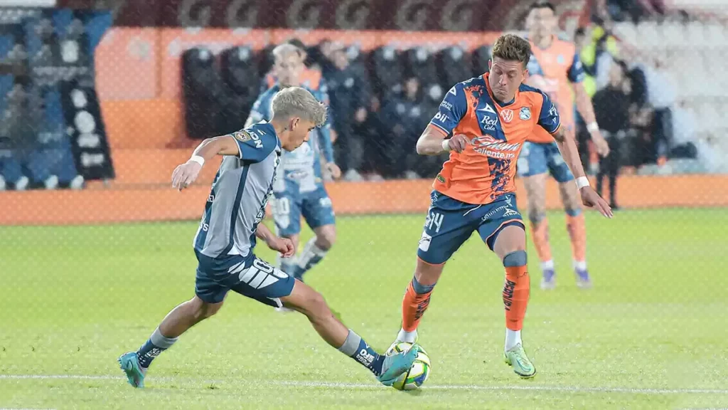 Pachuca estrena su campeonato y le pasa por encima 5-1 al Puebla.
