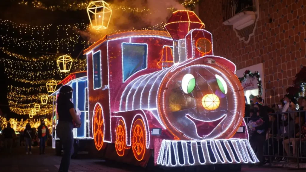 Miles de atlixquenses y turistas reciben con emoción a los Reyes Magos.