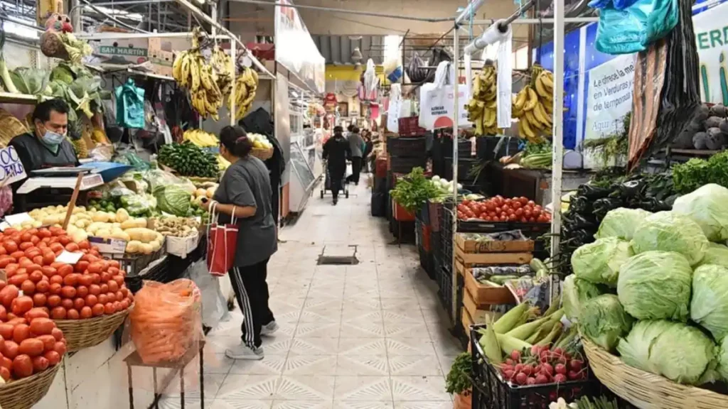 A comprar en mercados locales para afrontar la cuesta de enero