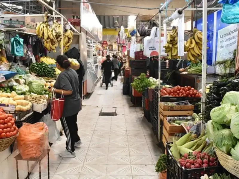 A comprar en mercados locales para afrontar la cuesta de enero