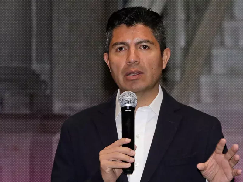 Eduardo Rivera propone que conductores conozcan el Reglamento Vial para obtener su licencia