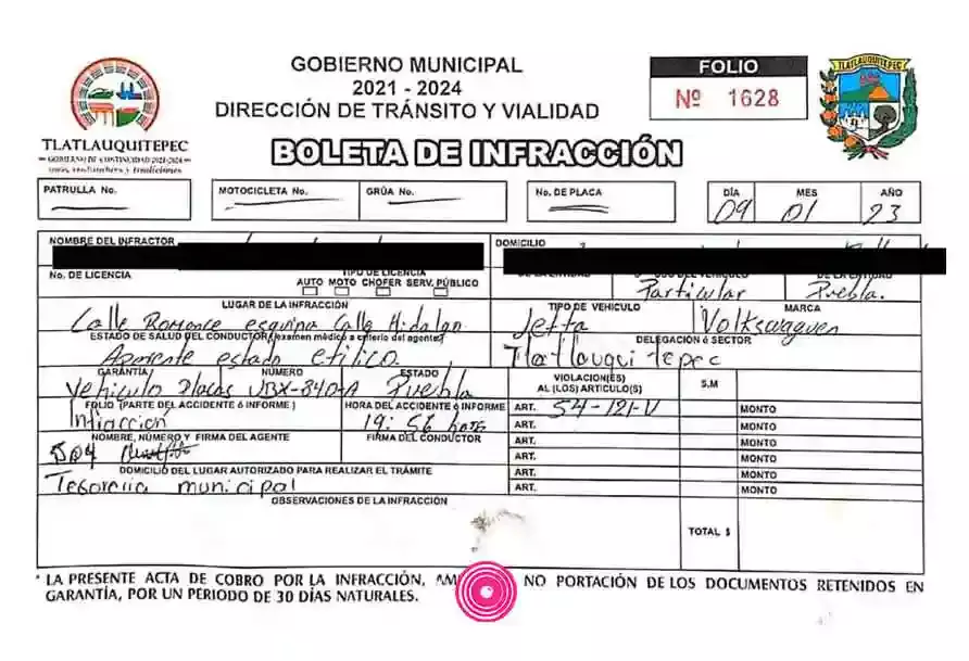 Por manejar borracho y provocar percance vial dan de baja a funcionario de Tlatlauquitepec