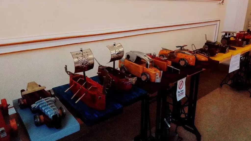 Visita la expo de Carmen Luna poblano creador de juguetes artesanales