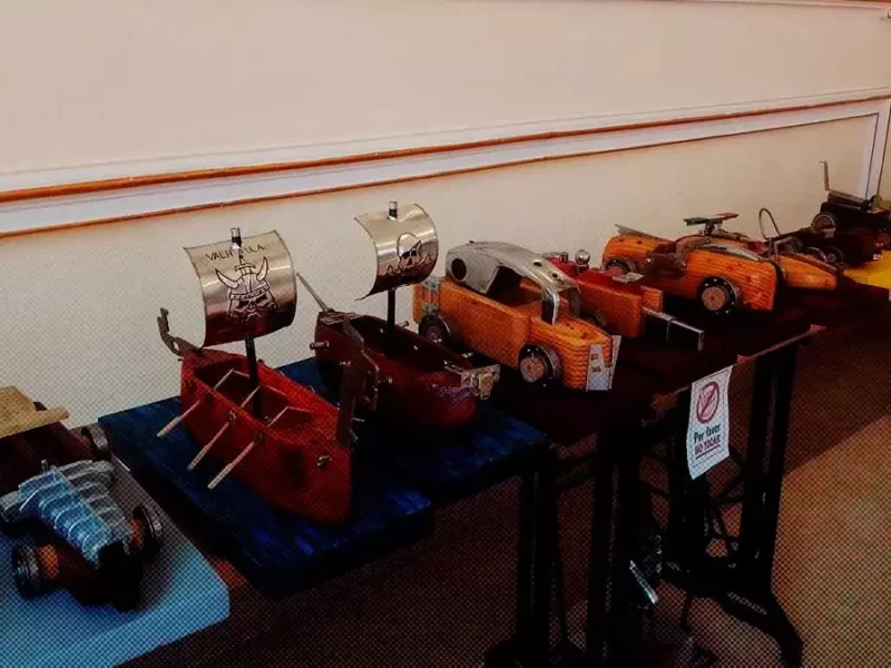 Visita la expo de Carmen Luna poblano creador de juguetes artesanales