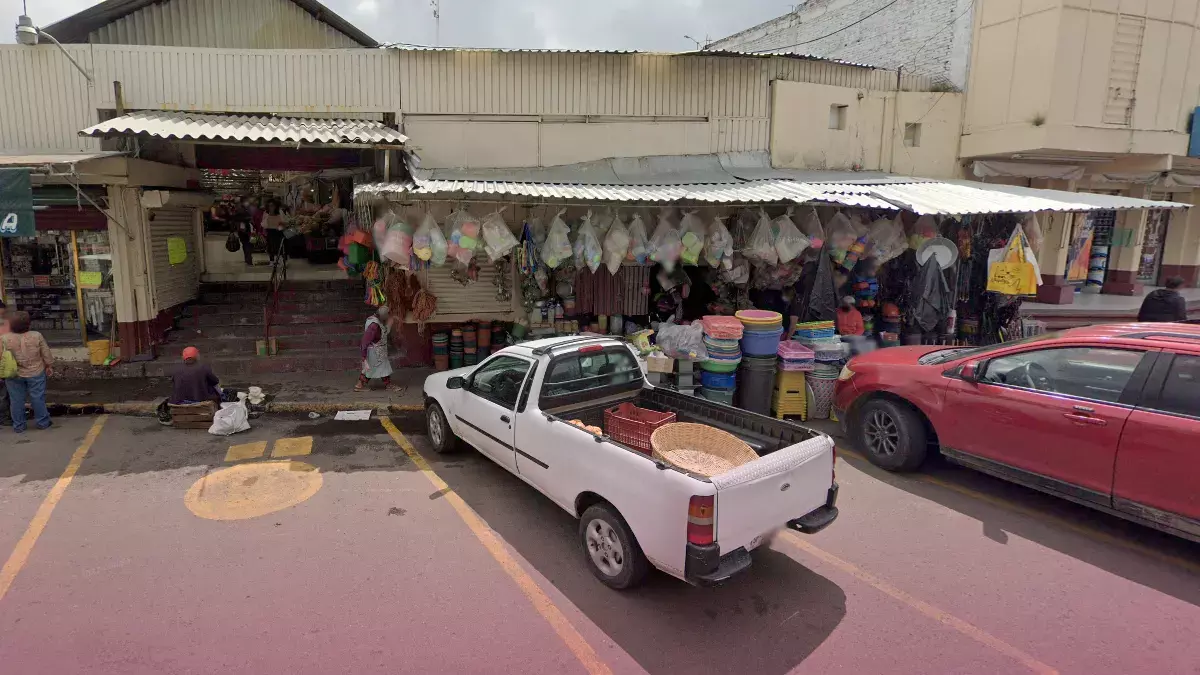 Comerciantes del Mercado Amalucan prefieren vender afuera: Infraestructura