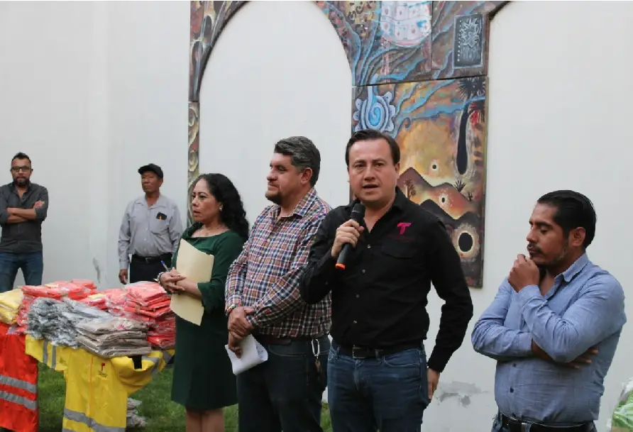 Nacho Mier inaugura calle adoquinada en la comunidad de Rubén Jaramillo