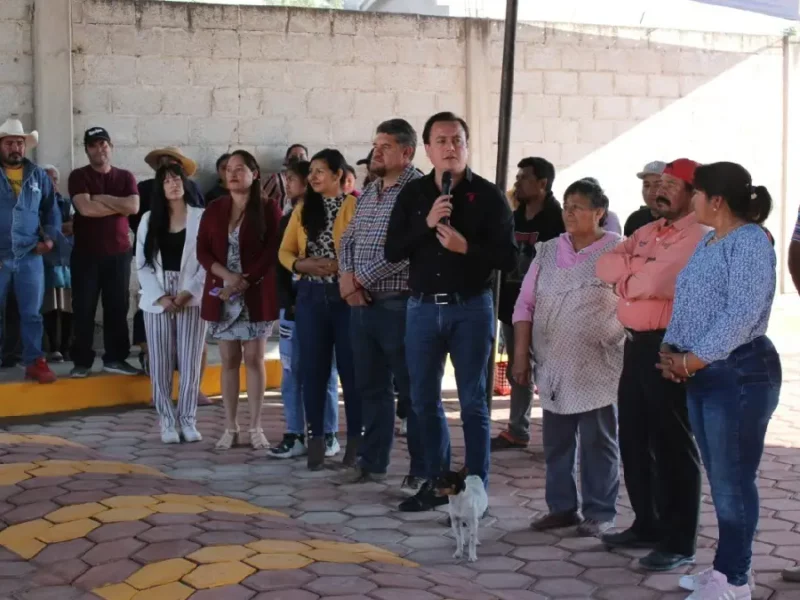 Nacho Mier inaugura calle adoquinada en la comunidad de Rubén Jaramillo