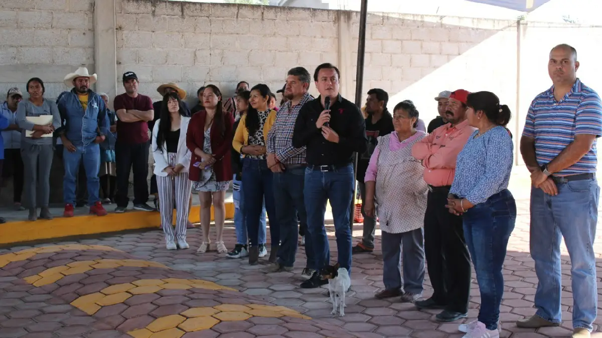 Nacho Mier inaugura calle adoquinada en la comunidad de Rubén Jaramillo
