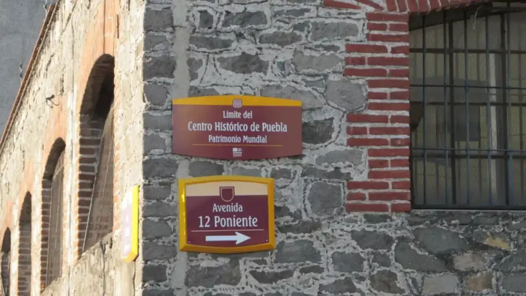 Gobierno Municipal da mantenimiento y coloca nueva señalética en Centro Histórico