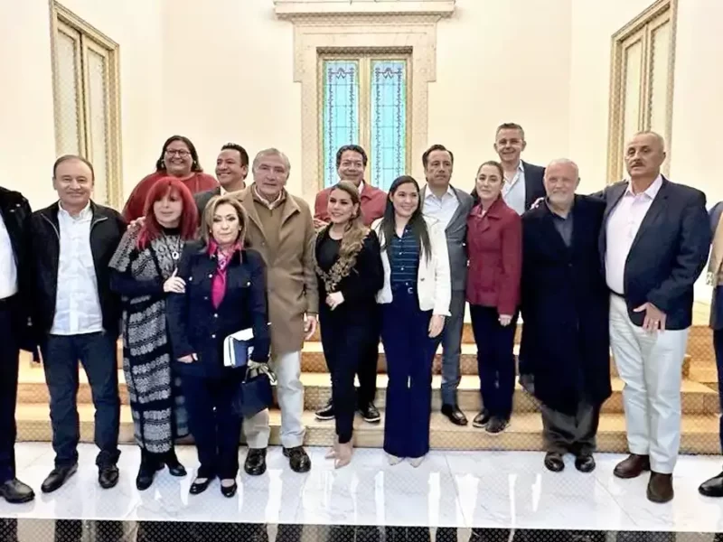 Sergio Salomón Céspedes acude con Claudia Sheinbaum a reunión de gobernadores de Morena.