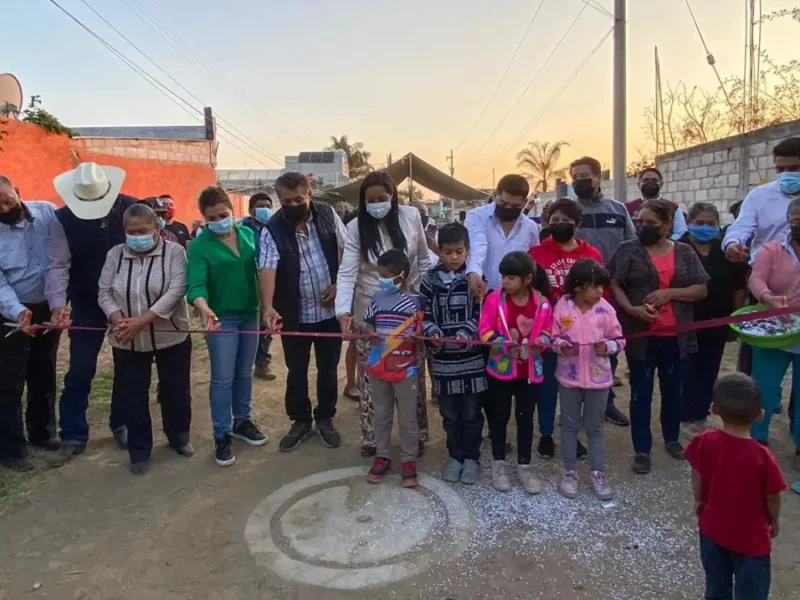 Ariadna Ayala atiende servicios básicos en colonias olvidadas de Atlixco.