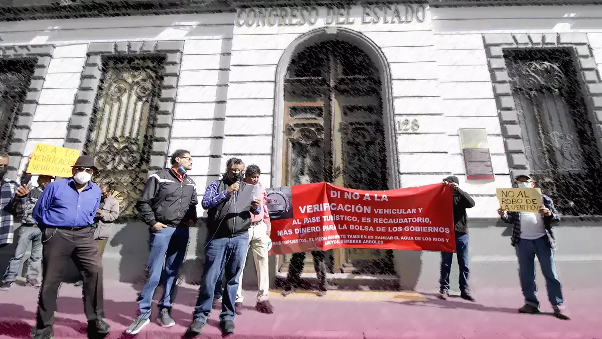 Conductores de transporte público marchan vs verificación vehicular; estas son sus peticiones