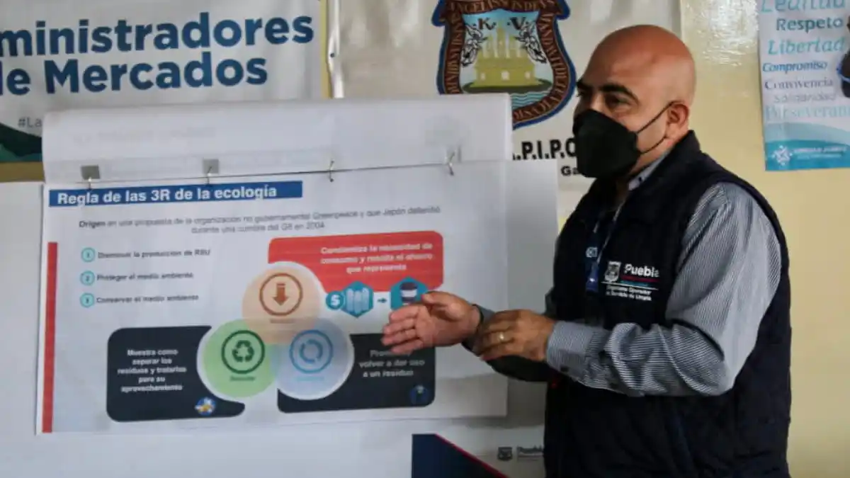Capacitan comerciantes para correcta disposición de residuos en Puebla Capital