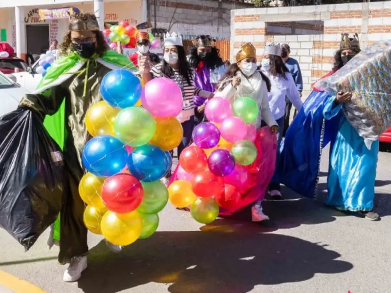 Entregó DIF Cholula juguetes a pequeños de juntas auxiliares en la “Caravana de Reyes”.
