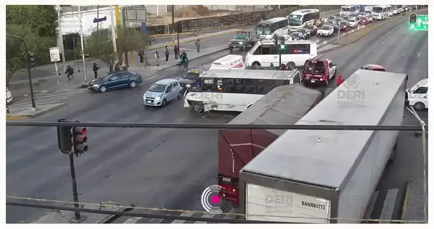 Percance vial deja cuatro lesionados en el crucero de la Pepsi
