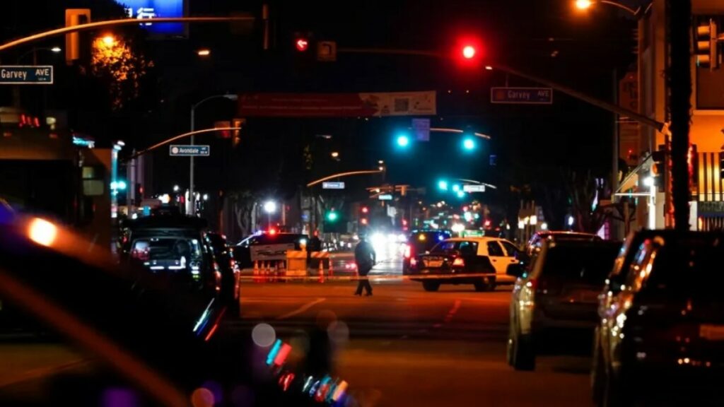 Diez personas mueren durante una balacera en festival de Los Ángeles.