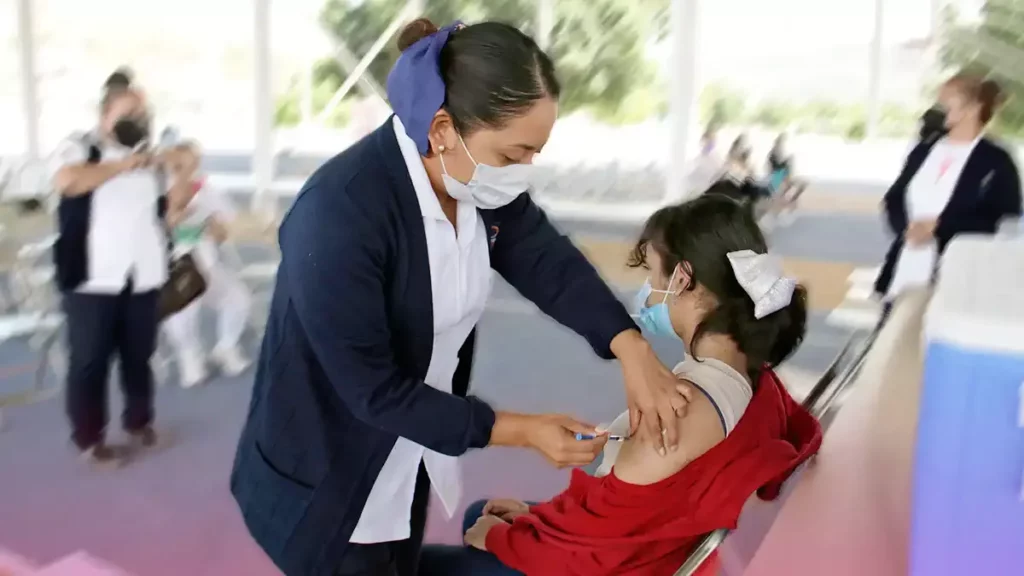 Llevarán vacunación pediátrica contra Covid a escuelas de Cholula