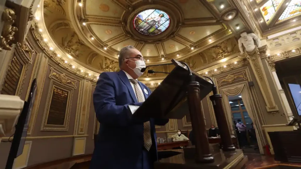 Ante el Pleno de la LXI Legislatura compareció el secretario de Salud del estado de Puebla