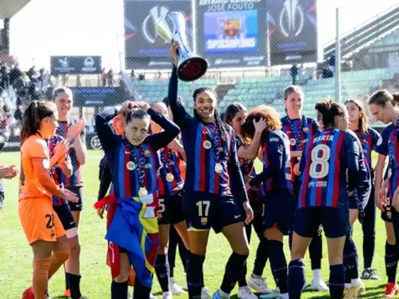 La polémica premiación del Barcelona Femenil en la Supercopa de España.