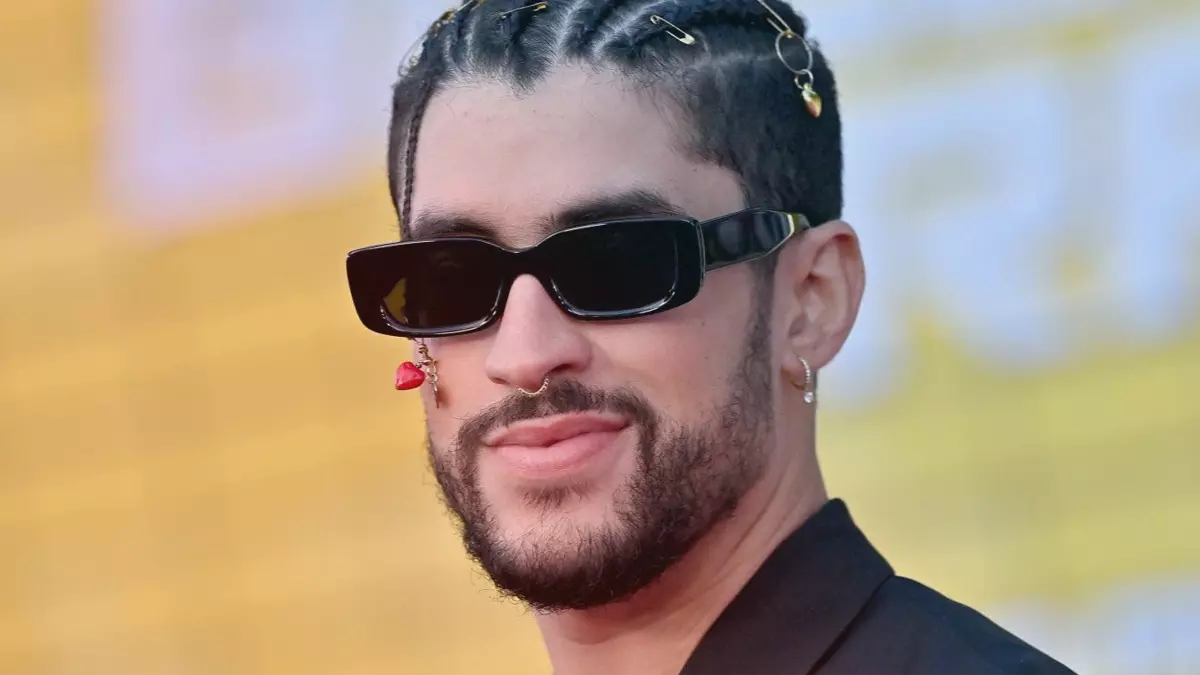 ¡A ella no le aventó el celular! Bad Bunny tendría relación amorosa con una fanática