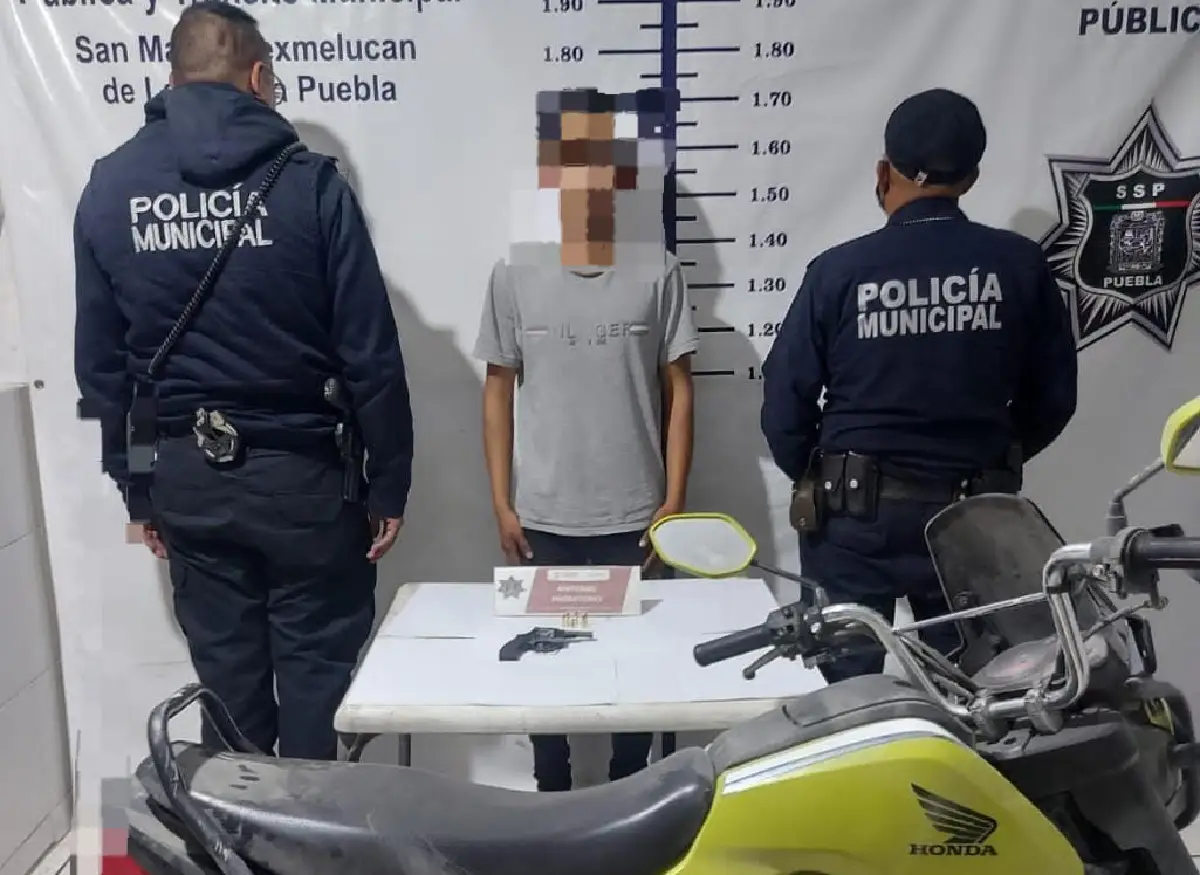 Secretaría de Seguridad Pública y Tránsito Municipal detienen a sujeto por robo de motocicleta en proceso